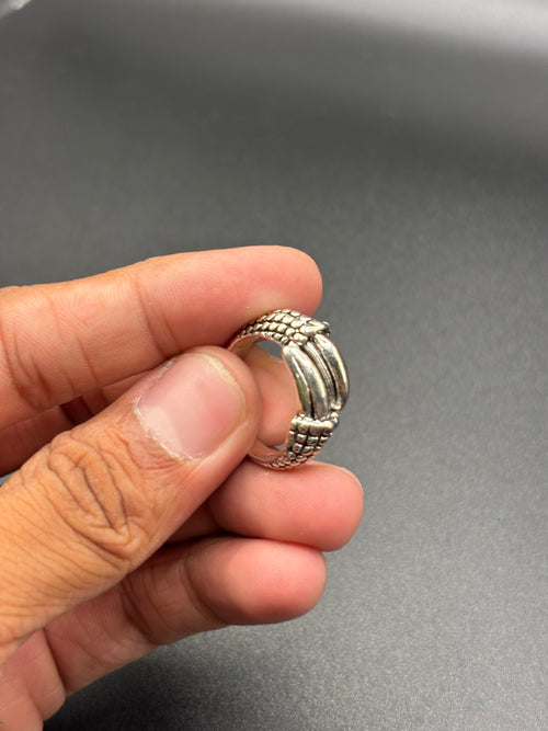 Claw Ring