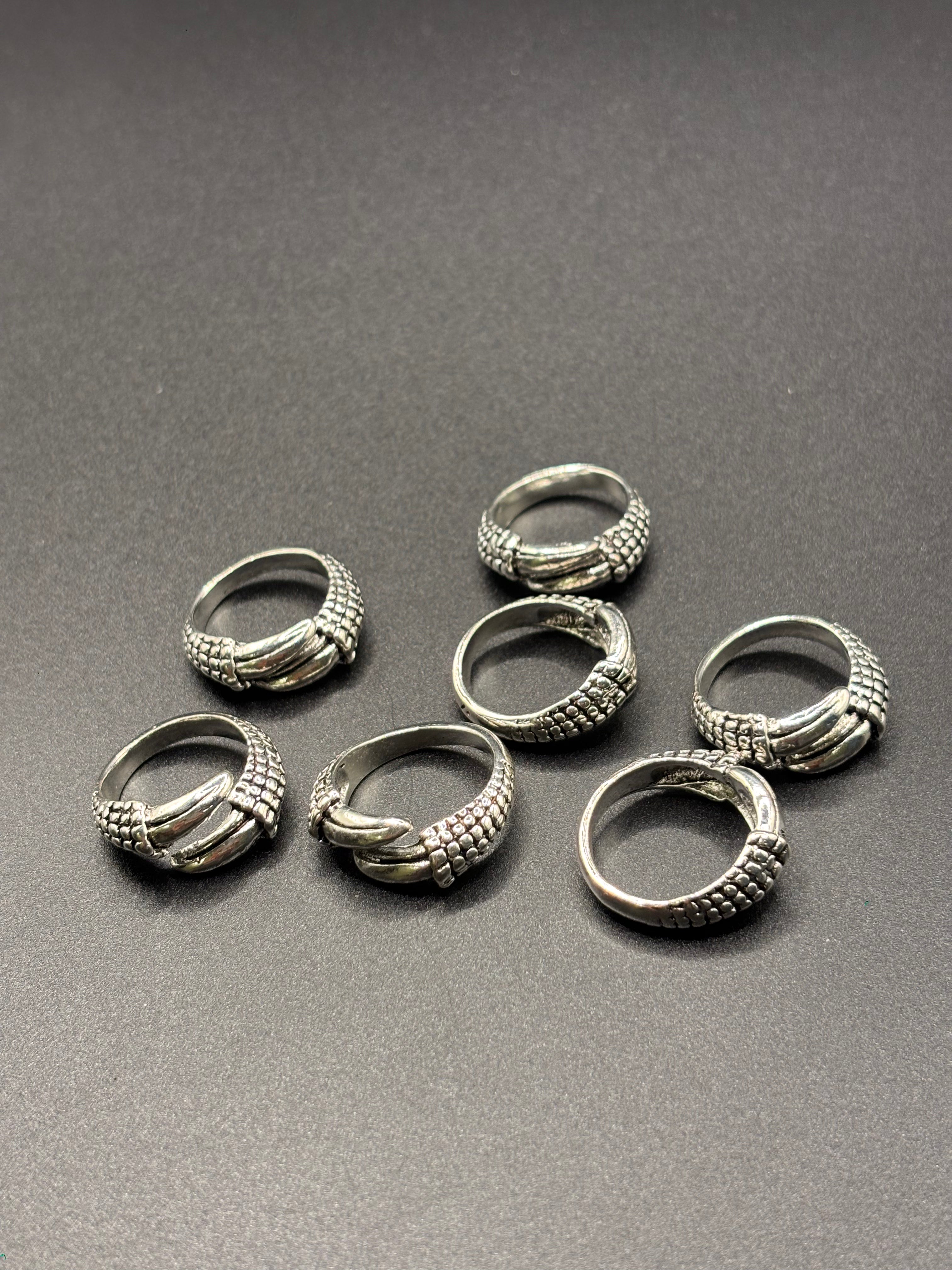 Claw Ring